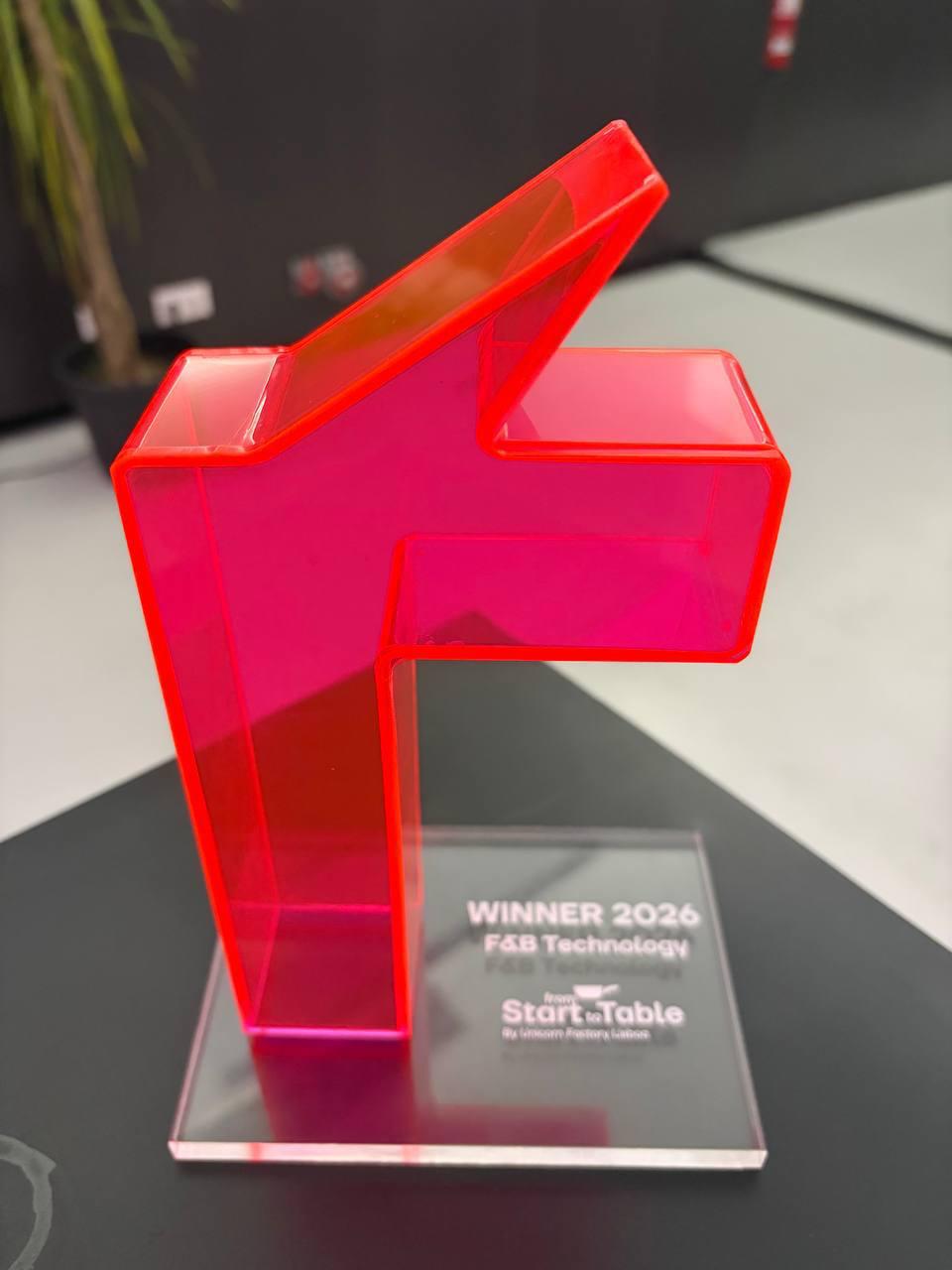 Статуэтка победителя в категории F&B Technology 