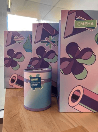 Подарки лучшим выпускникам «Смены»