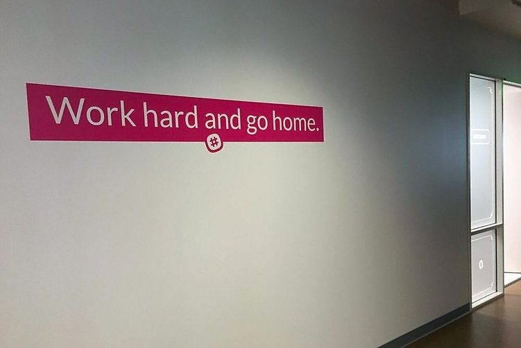 Почему токсичная продуктивность убивает, а бизнесу стоит помнить, что у сотрудника есть жизнь