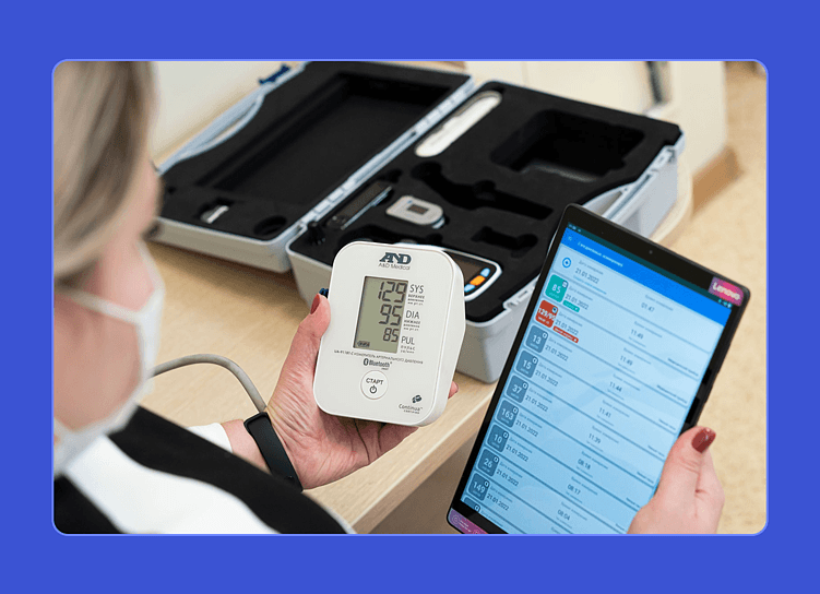 Доступ к веб-интерфейсу Health Check-Up осуществляется с планшета, а интеграции с МИС позволяют врачу работать с актуальными данными пациента в едином контуре