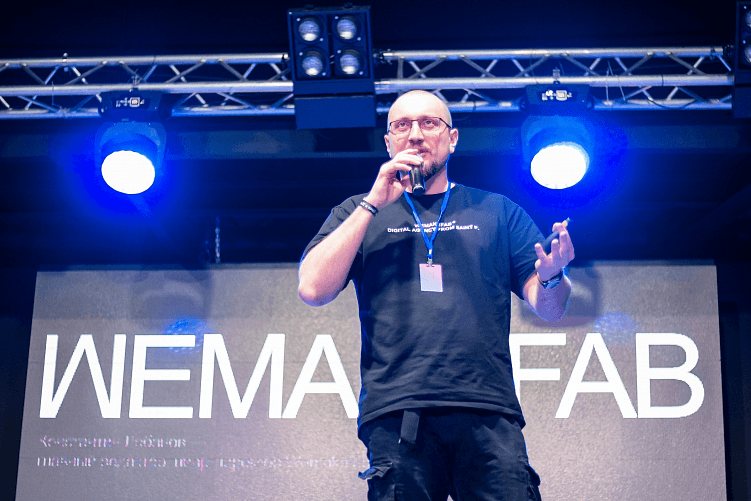 Меня зовут Костя, я отвечаю за все коммуникации в Dprofile и Wemakefab