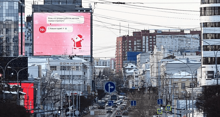 Наружная реклама в новогодние праздники 2025: выжимаем максимум эффективности