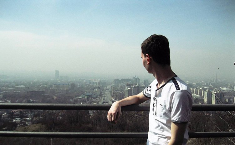 Работа официантом, начальник саентолог, дизайнер в СБЕР и EPAM, и про уход из продукта в студию