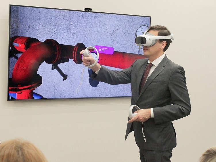 Человек видит, как его решения влияют на работу системы: параметры, аварийные ситуации, корректные действия оператора.