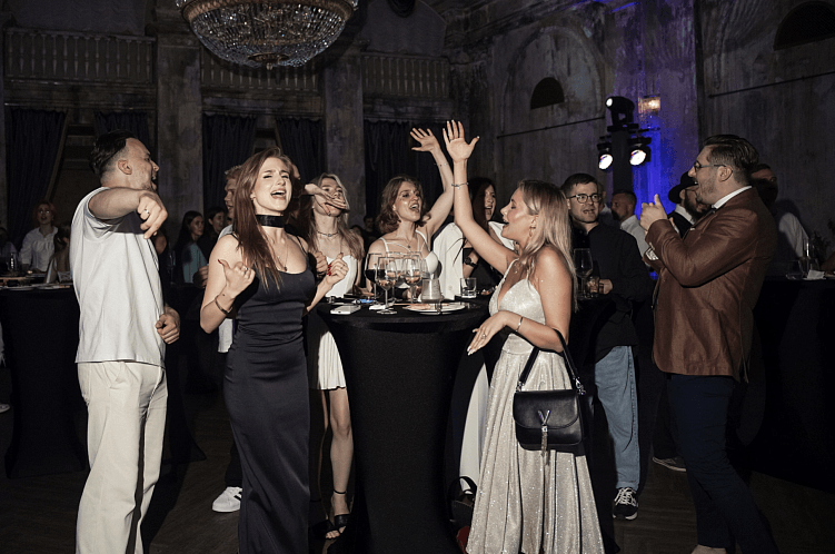 Стоит ли тратить миллионы на корпоратив и что это дает удаленным компаниям? Опыт PMP TECH