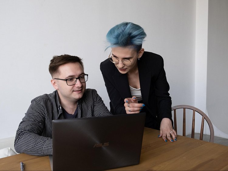 Валерия Толстых самостоятельно проводит обучение.