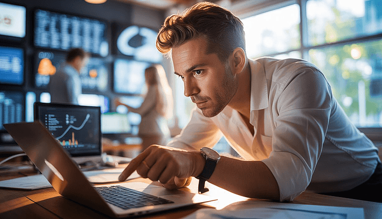 SEO-специалист: кто это и чем занимается простыми словами, как им стать и сколько зарабатывает