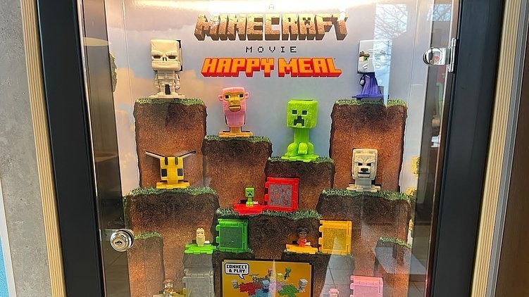 «Minecraft: The Movie» — как фильм по пиксельной игре стал вирусным брендом⁠⁠