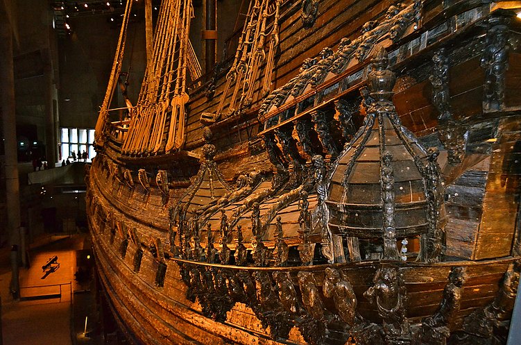 В 1961 году корабль подняли со дна, и сегодня он экспонируется в музее Vasamuseet в Стокгольме как один из самых хорошо сохранившихся кораблей XVII века, благодаря холодным и малосолёным водам Балтики.