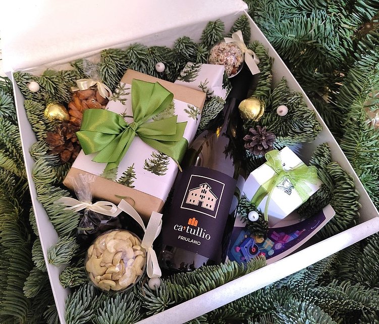 Как перестать дарить скучные новогодние подарки клиентам — опыт Appbooster