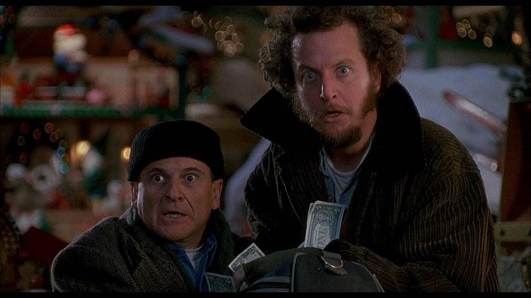 Это мы смотрим на новогодние распродажи на маркетплейсах