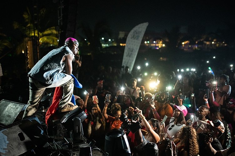 Photo by Valiko Proscurnin