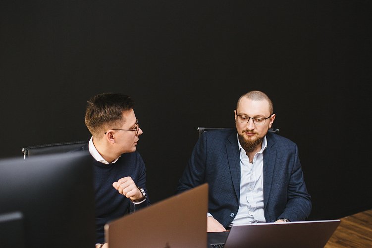 За 3 секунды до начала спора о том, какие мемы оставить в презентации