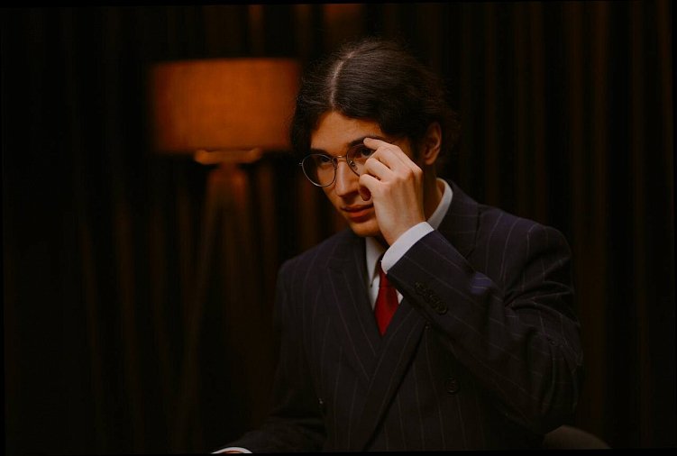 Быть ярче остальных, работать с криптой, находить заказы в качалке и быть выше новой школы дизайна