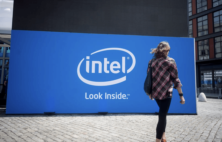 Фото в тексте: rblfmr / Shutterstock, https://www.shutterstock.com/ru/image-photo/new-york-nyusamay-17-2013-visitors-1782824432