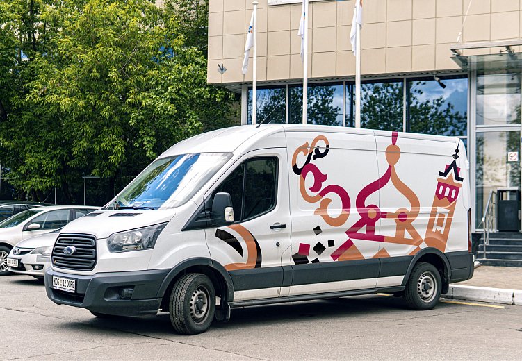 Вариант размещения элементов логотипа Костромы на транспорте