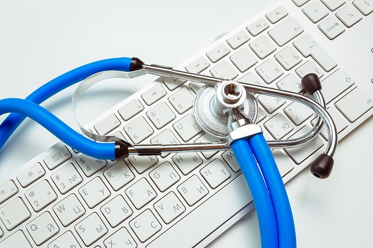 Как реально измерять эффективность SEO в медицине, если пациенты звонят и приходят офлайн