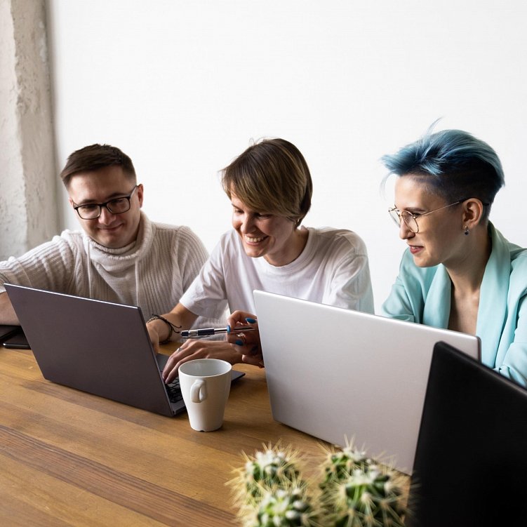 Сотрудники Сайтктафта в работе.