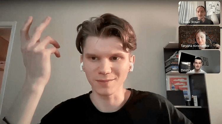 Наш пиарщик Евгений и члены жюри накидывают идеи концепций для конкурса