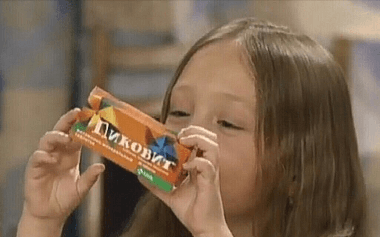 Помните эту «ненавязчивую» рекламу в ситкомах нулевых? Тогда это был как раз невидимый маркетинг