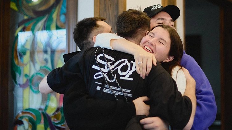 Фёдор и Татьяна, основатель студии, с обнимку со SLOY