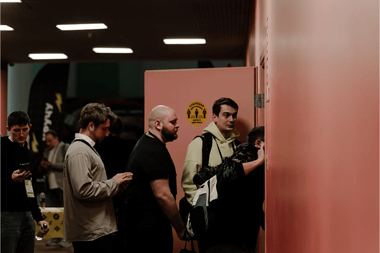 Очередь в зал секции HARD SEO