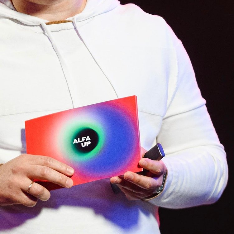 Трёхактная айдентика: визуальный путь мероприятия от тизера до воспоминания