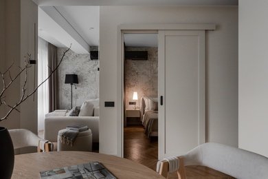 +156 квалифицированных лидов за первый месяц работы AI‑ассистента в студии дизайна интерьера