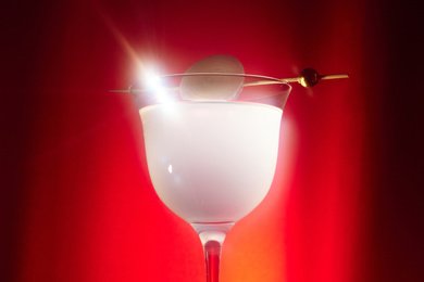 Merzavchiki. Брендинг для бара с интеллектуальным твистом на классику