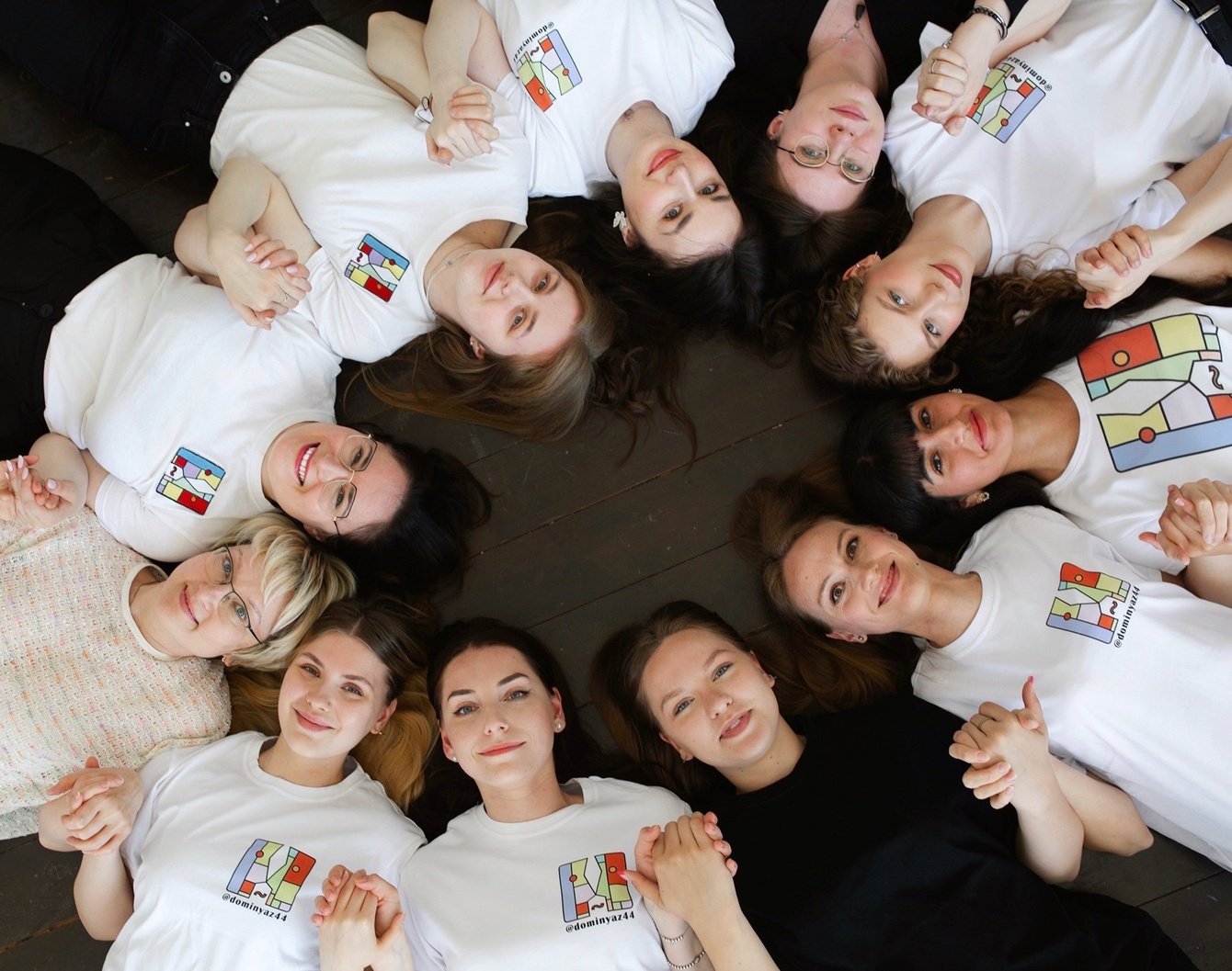 Фирменный стиль для «Дома иностранных языков»