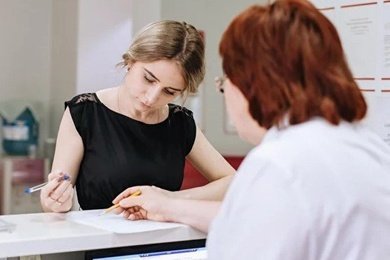 Внедрить CRM, разделить клиентские потоки, оперативно регулировать рекламную коммуникацию