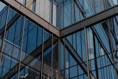 2 приоритетных запроса в ТОП-3 выдачи на протяжении 1,5 лет