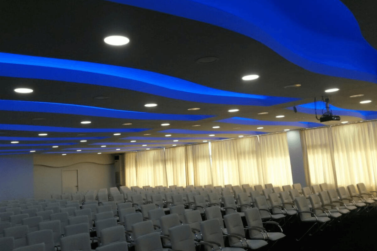 Профлик - 3 года увеличиваем продажи подвесных потолков.