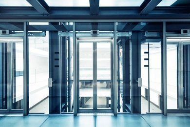 Запуск контекстной  рекламы для продажи лифтового оборудования через сайт