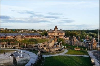 Продали за неделю все номера в нетипичном отеле старославянского стиля: кейс IQ Online