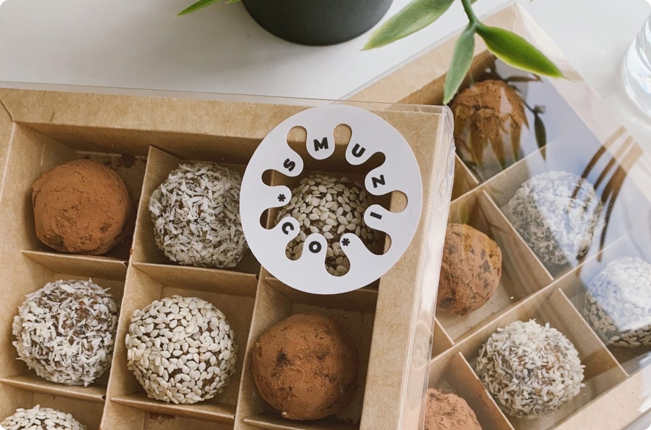 Фирменный стиль для кафе «Smuzico»