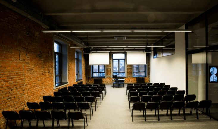 Привлечение клиентов для образовательного центра на очные курсы и мероприятия Digital October