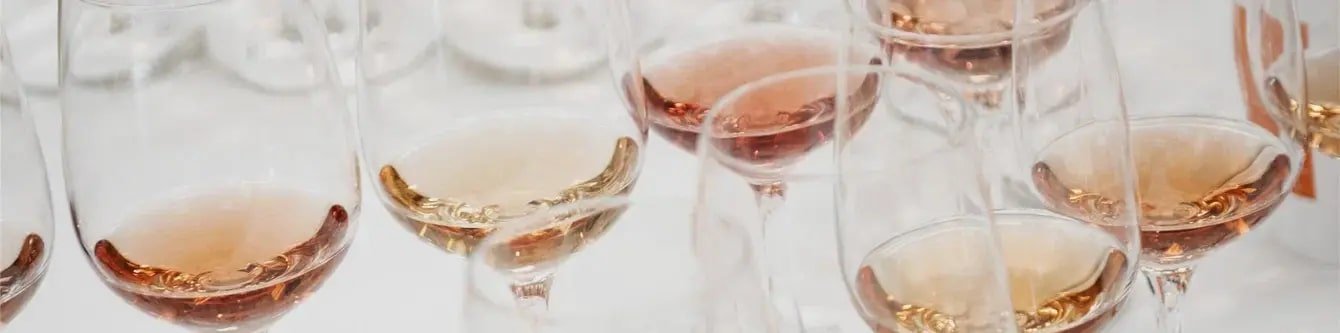 Брендбук, оформление соц.сетей, вывесок и режимника бара "Verite"