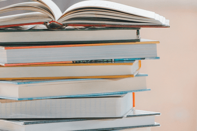 Кейс книжного магазина: как продавать товары с сезонным спросом на Ozon
