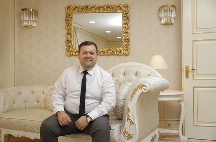 Интервью с Мамировым Фаррухом: искусство визуальной коммуникации и бренд-дизайна