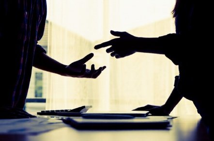 Почему бизнес теряет клиентов: разбираем воронку продаж на данных Roistat