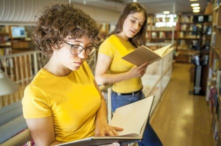 ТОП-10 бесплатных нейросетей для создания рефератов