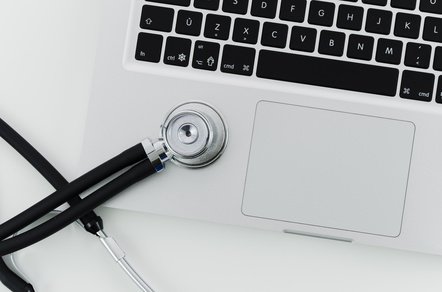 Промпты в халатах: как я использую нейросети для медицинских текстов без риска для пациентов